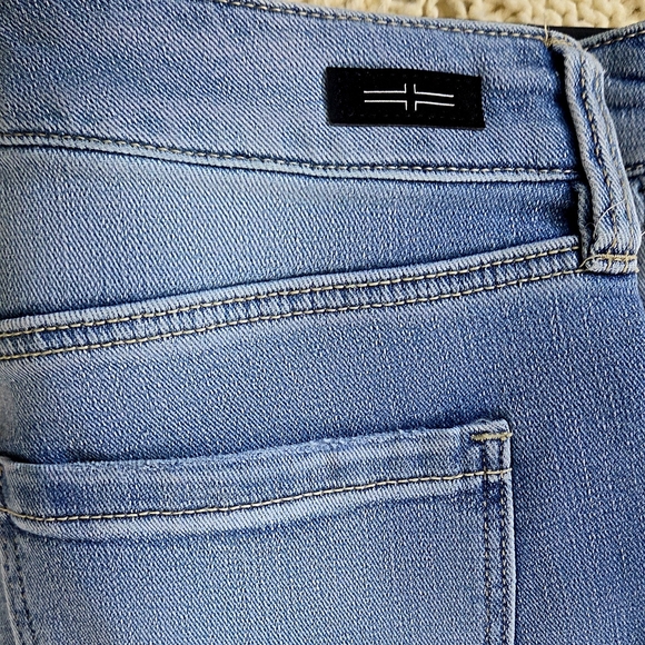 Liverpool Los Angeles NWT Cropped Cuffed Jeans Size 6/28 Mid Rise Stretch Denim - Picture 8 of 9